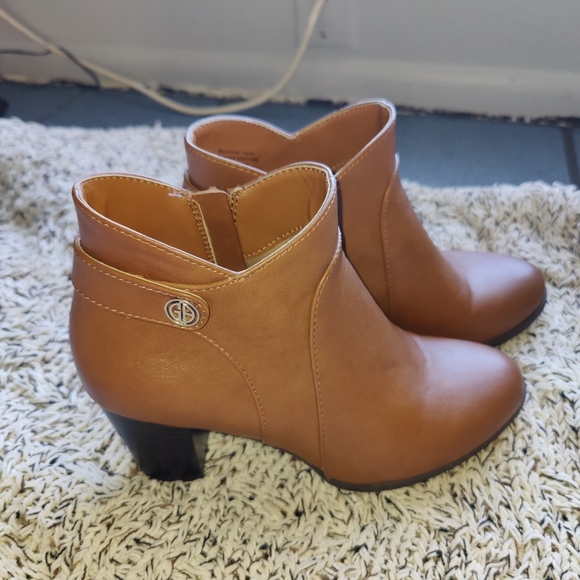 GIANI BERNINI Womens Brown Logo Abalina Almond Toe Block Heel Booties 6.5 - Picture 3 of 12